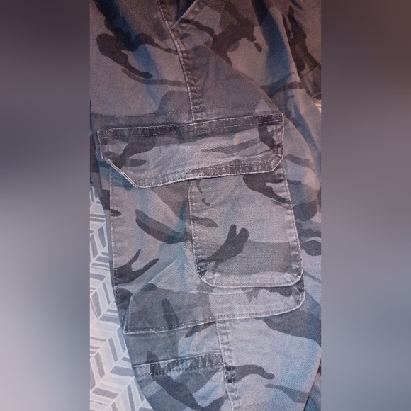 Wrangler (regular taper) pants - Picture 3 of 9